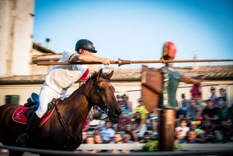 Sarteano Al Via L Estate Della Giostra Del Saracino E Delle Contrade