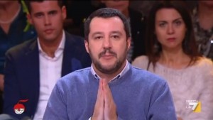 Salvini mentre parla di MPS