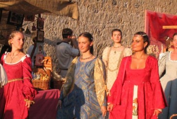 Monteriggioni di torri si corona: 25 anni di festa medievale