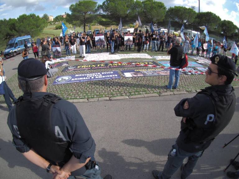 Manifestazione animalista. Giusti e Rosso: “E’ stato un totale fallimento”