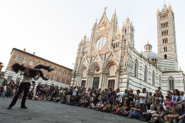 Torna Ballo Pubblico e le piazze diventano palcoscenico