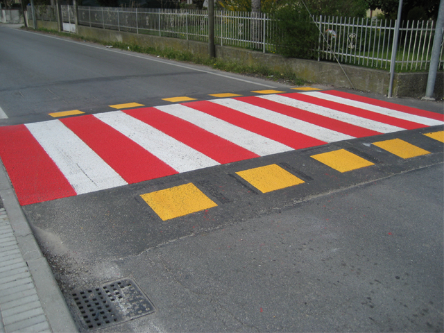 “In via Mameli ancora incidenti: mancano i passaggi pedonali rialzati”