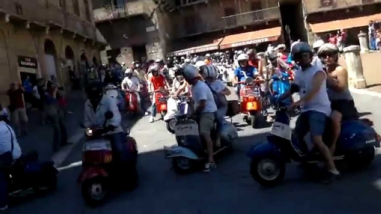 La Vespa Club Siena organizza il suo ottavo raduno a Siena