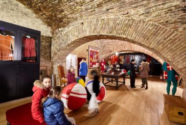 ‘Febbraio al museo’ si apre con la visita alla Sala dei Costumi del Palio