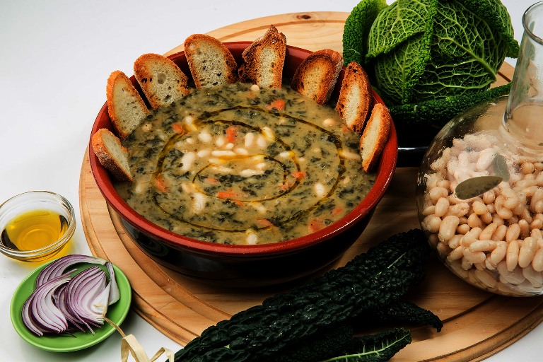 “A spasso tra le ricette”: Siena si scopre al gusto  della zuppa di fagioli