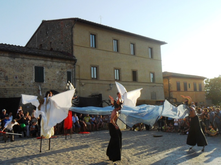 Il “Banchetto al Castello” apre “Monteriggioni di torri si corona”