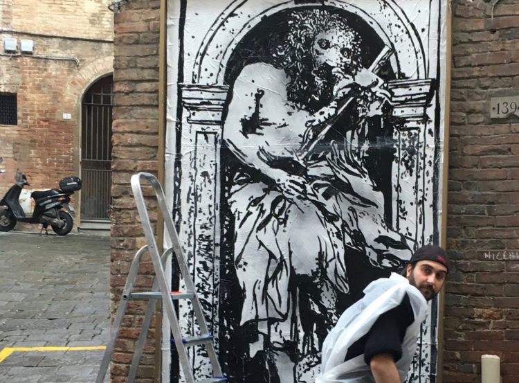 Street Art a Monteriggioni con le figure di Jacopo Pischedda