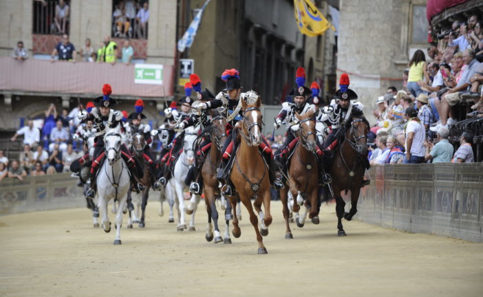 Carabinieri a cavallo al Palio: rinnovato l’accordo fino al 2027