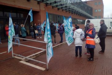 Sanità, sit-in a Siena per la mancata produttività in busta