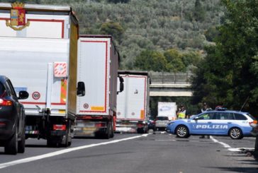 Controlli della Polstrada ai tir: denunciato un camionista