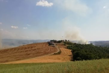 Incendio di sterpaglie a Monteroni: in azione anche l’elicotterro Drago