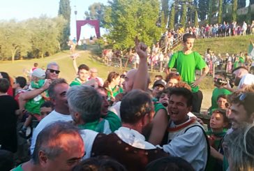 A Montisi attesa per la cena della vittoria della contrada della Piazza