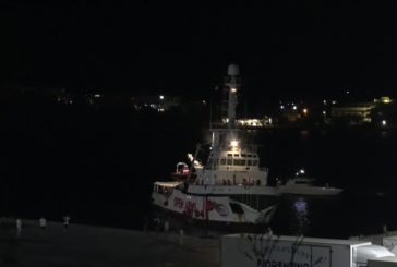 Open Arms, lo sbarco dei migranti