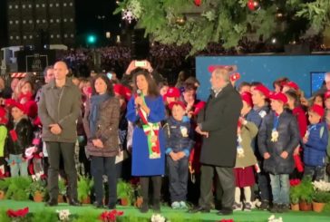 A Roma acceso albero di Natale “Spelacchio”