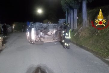 Auto si rovescia a Ponte a Bozzone