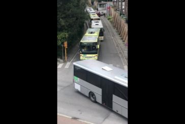 A Senigallia sfilata di autobus per ringraziare medici e operatori sanitari