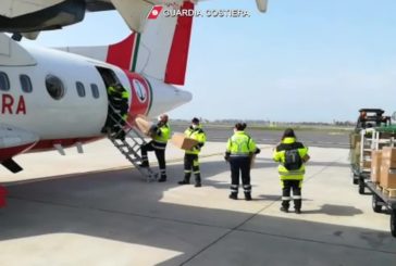 Aereo guardia costiera consegna mascherine al sud e isole