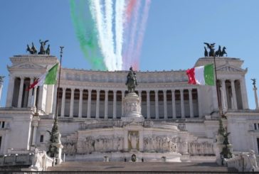 25 Aprile, le Frecce Tricolori in volo