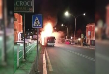 Roma. Ancora un bus in fiamme nella notte