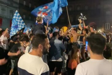 Napoli festeggia, saltano anche le regole anti-coronavirus