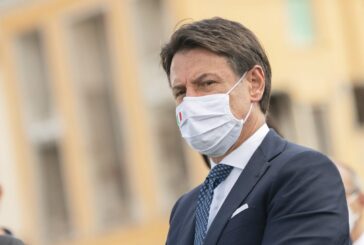 Il presidente Conte firma il nuovo dpcm