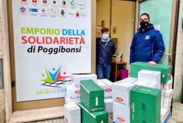 Deta dona beni di prima necessità all’Emporio della Solidarietà