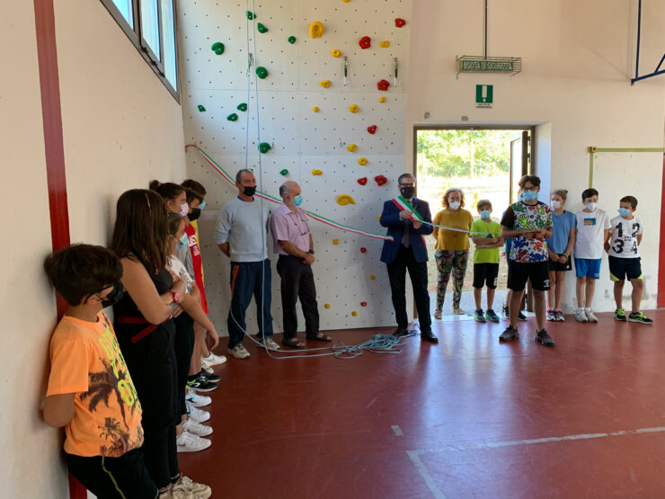 Monteriggioni inaugurata la nuova parete da arrampicata alla