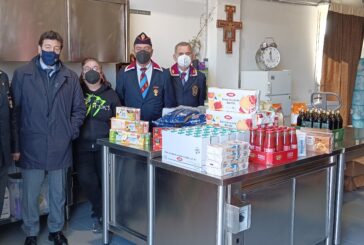 La Polizia dona alla Caritas cibo per i poveri della provincia