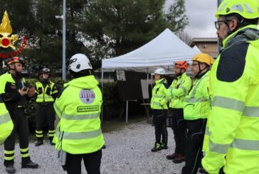 Operatori sanitari del 118 impegnati nel corso Usar dei Vigili del fuoco