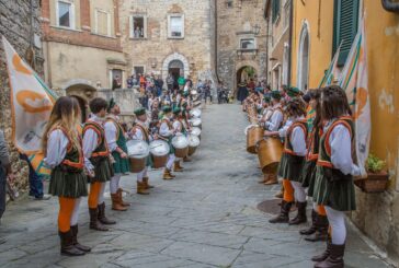 Passato e futuro dentro le mura a Serre di Rapolano con Serremaggio