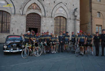 Eroica: le Fiamme Gialle in bici e con un’auto d’epoca