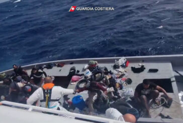 Salvati dalla Guardia Costiera 37 migranti al largo di Lampedusa