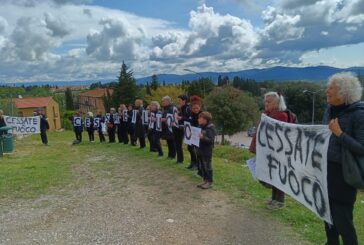 “Cessate il fuoco” flash mob delle Donne in Cammino a Casole