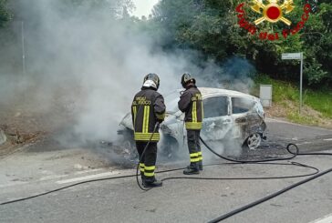 Intervento dei Vigili del fuoco per l’incendio di un’auto a Cetona