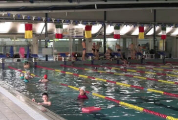 Nuoto, bambini disabili a lezione con Carlotta Gilli