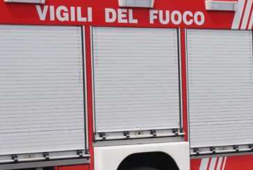 Auto in fiamme in Massetana Romana