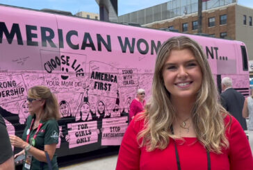 Un bus rosa alla convention repubblicana di Milwaukee