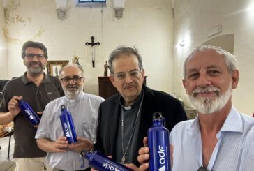 Alla Caritas 150 borracce di Adf per i più fragili