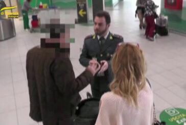 Sequestrati 460 grammi di oro all’aeroporto Marconi di Bologna