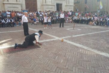 Tutto pronto a Pienza: le contrade si sfidano nel Gioco del cacio al fuso