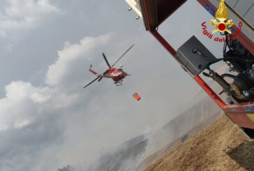 Incendio sulle colline di Asciano: in azione gli elicotteri