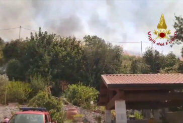 Incendio nel casertano, evacuate tre abitazioni