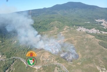 Amiata: incendio boschivo nei pressi di Abbadia. Fiamme in estensione