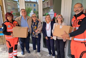 Alle scuole poggibonsesi, in dono 33 scatole con matite, penne, quaderni