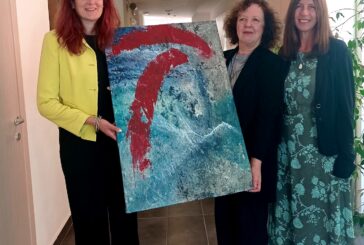 L’artista Cecilia Chiavistelli dona un quadro alla città di Poggibonsi