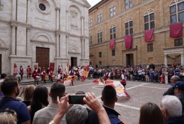 Petreni e Bartolucci portano a casa l’oca, premio della “Corsa di Pio”, di Pienza