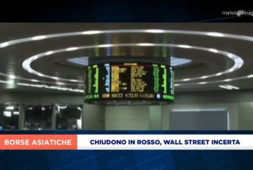 BORSE ASIATICHE SEDUTA IN ROSSO