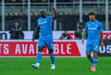 Il Napoli vola con Lukaku e Kvara, piegato 2-0 il Milan