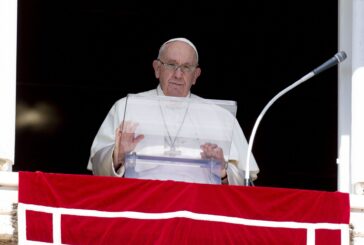 Papa Francesco "La guerra sia bandita, tacciano le armi"