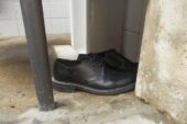 Le scarpe e il vespasiano